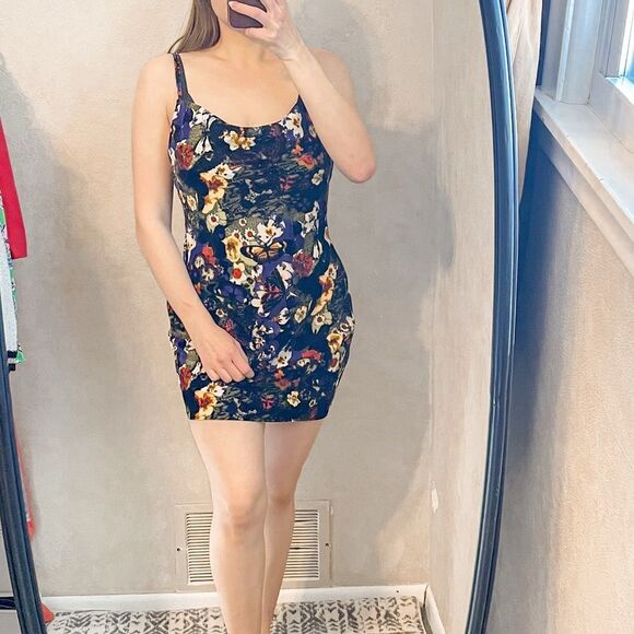 Urban Outfitters Mallory Velvet Mini Dress M - Picture 1 of 9